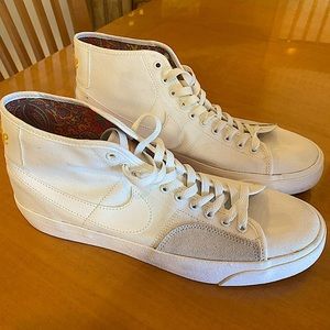 Nike SB Blazer Court Mid White.